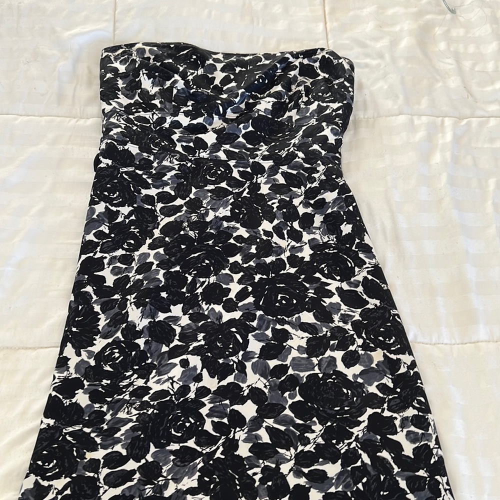 Super cute dress. Dress up or down. Love it